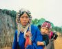 Akha-Frau mit Kind in Chiang Mai